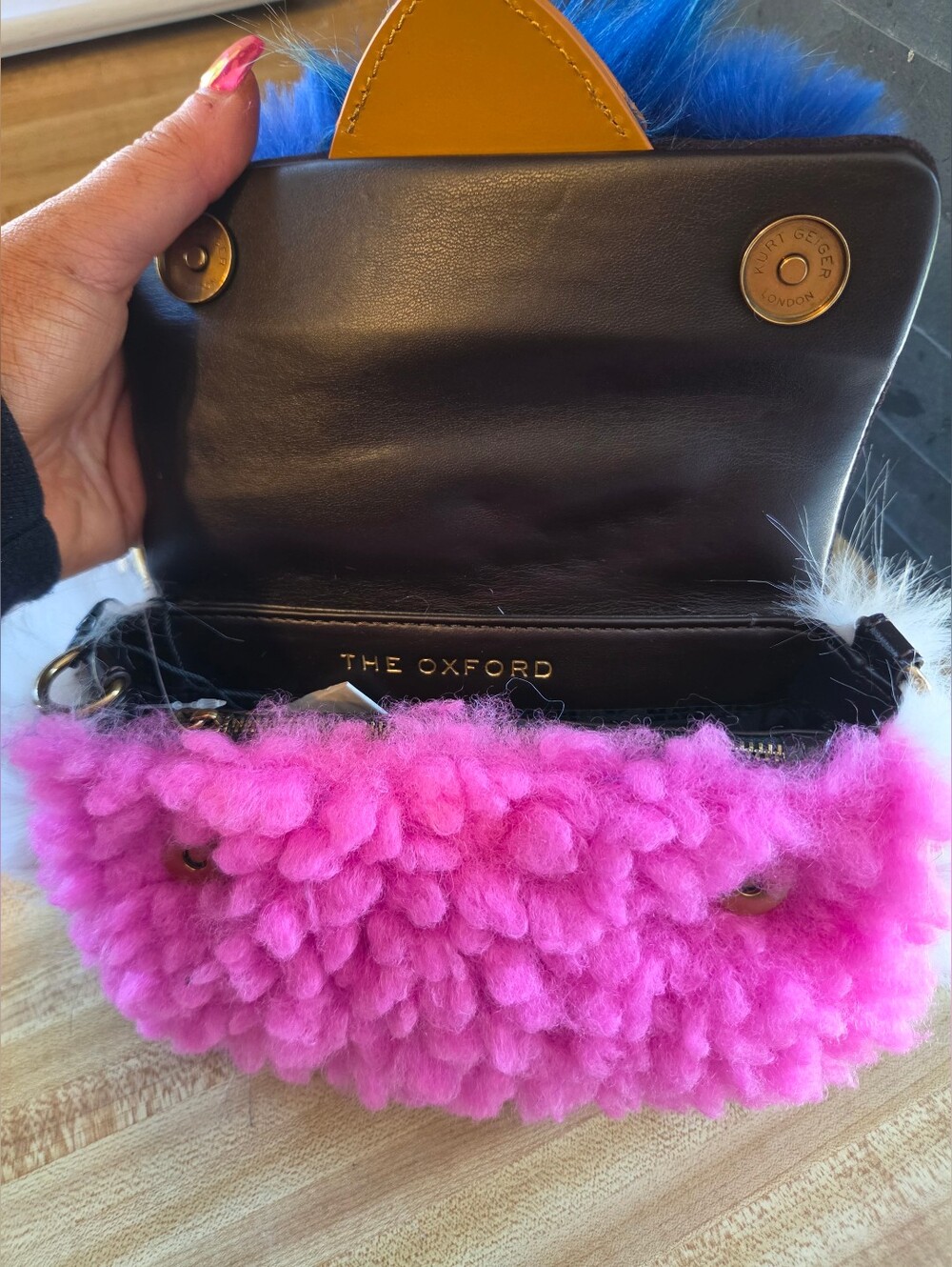 Kurt Geiger NWT Fuzzy Eagle Crossbody & Dustbag NEW THIS SEASON - Picture 7 of 8
